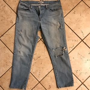 Women’s vintage distressed Levi’s boyfriend jeans